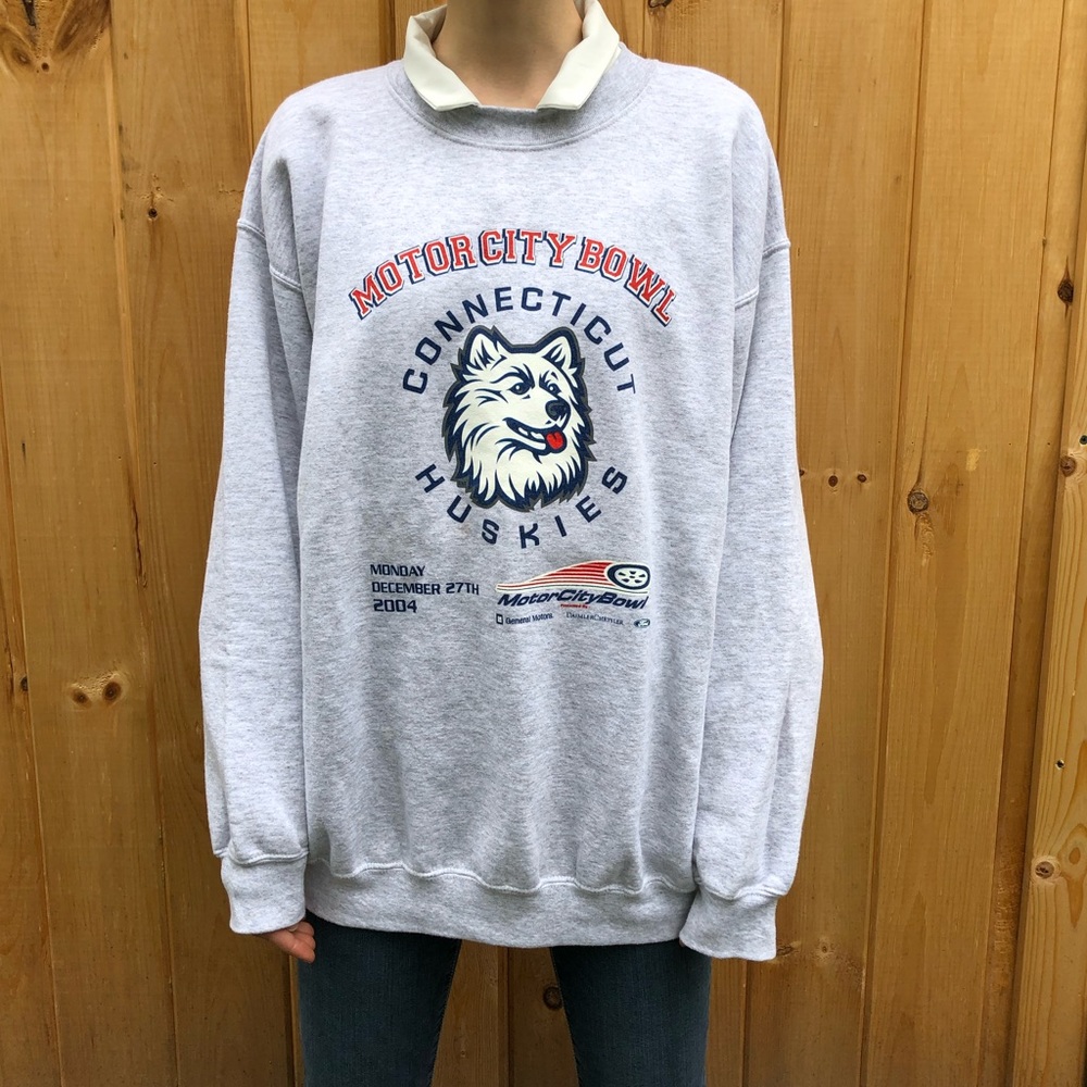 UConn Huskies 2004 Sweatshirt